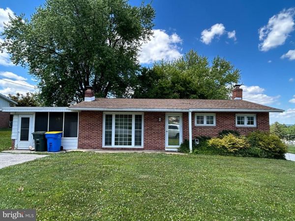 39 E CRESTLYN DRIVE, YORK, PA 17402
