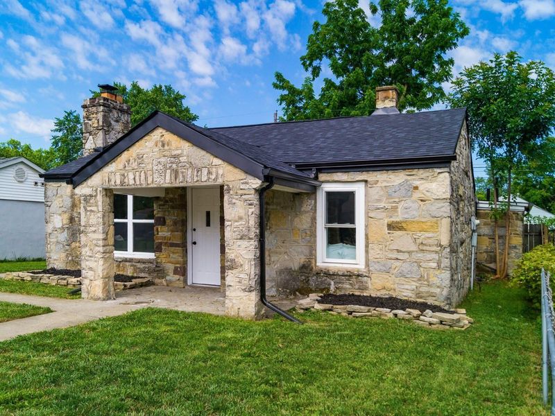 335 Woodlawn Avenue , Columbus, OH 43228 Photo 2