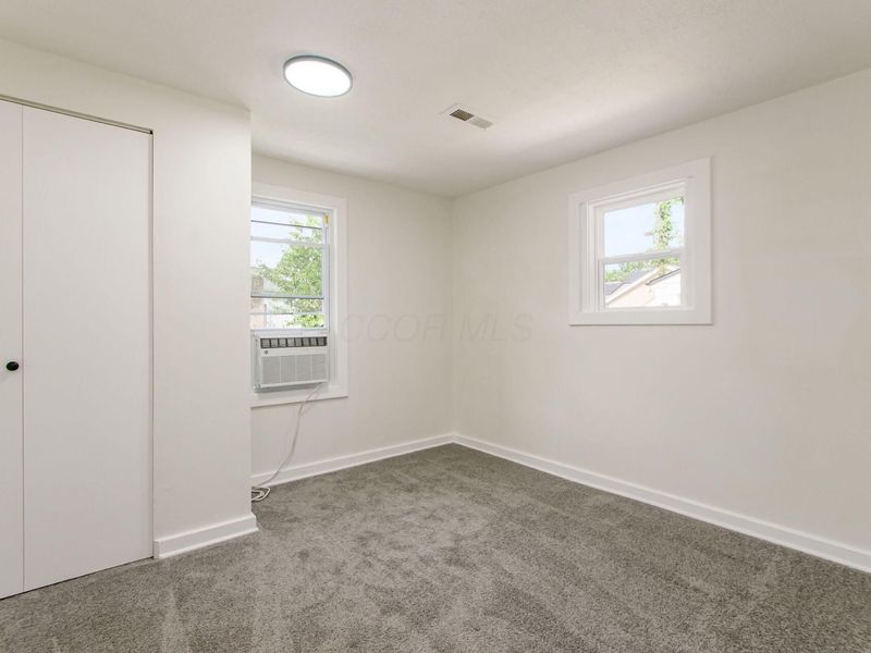 335 Woodlawn Avenue , Columbus, OH 43228 Photo 24