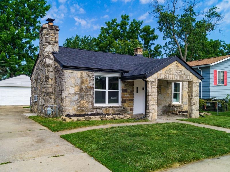 335 Woodlawn Avenue , Columbus, OH 43228 Photo 3
