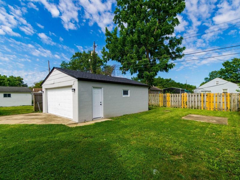 335 Woodlawn Avenue , Columbus, OH 43228 Photo 30
