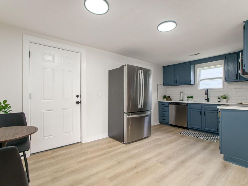 335 Woodlawn Avenue , Columbus, OH 43228 Photo 9