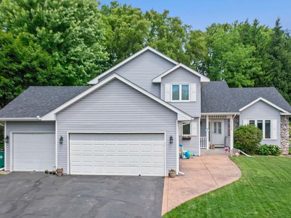 1132 Falls Circle, Chaska, MN 55318