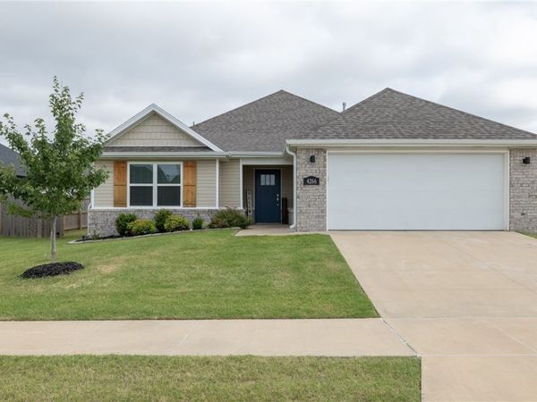 4266 W Cactus Place, Fayetteville, AR 72704