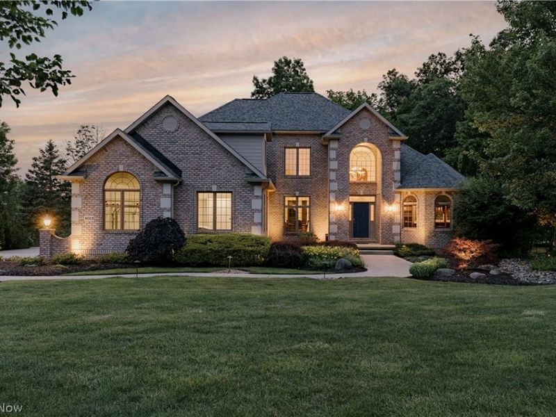 4013 Meadowvale Court, Akron, OH 44333 Photo 1