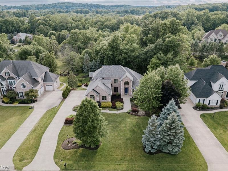4013 Meadowvale Court, Akron, OH 44333 Photo 3