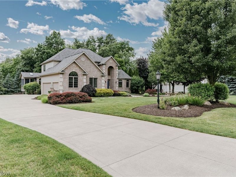 4013 Meadowvale Court, Akron, OH 44333 Photo 4