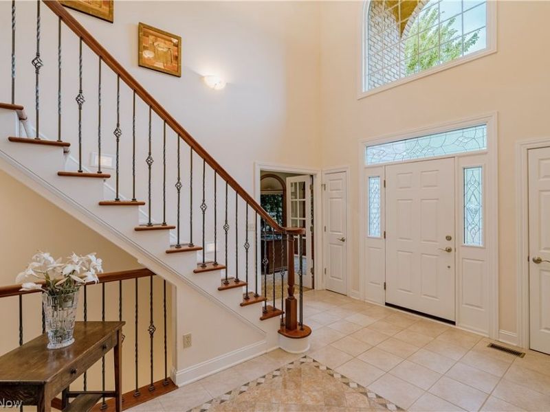 4013 Meadowvale Court, Akron, OH 44333 Photo 6