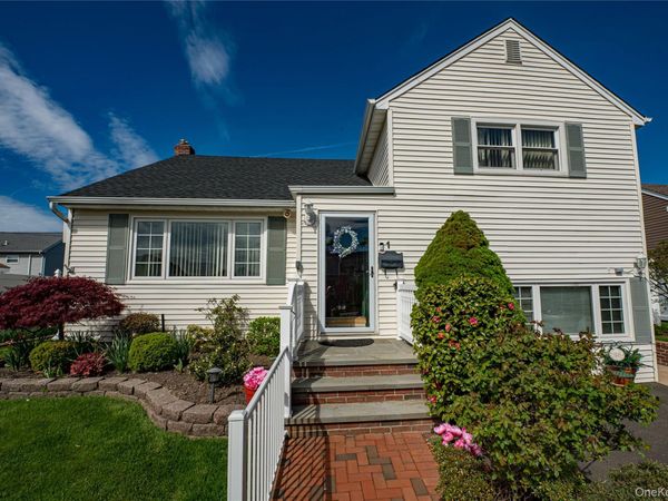 1 Marlboro Avenue , Massapequa, NY 11758
