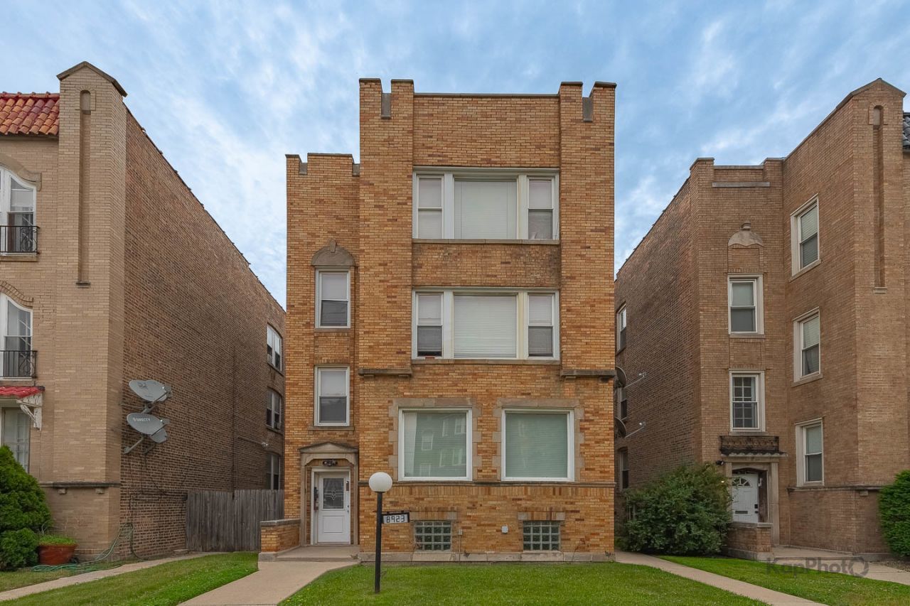 8923 S Blackstone Avenue, Chicago, IL 60617 Main Photo