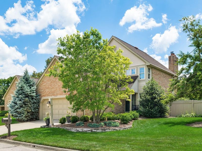 2147 Partlow Drive, Columbus, OH 43220 Photo 2