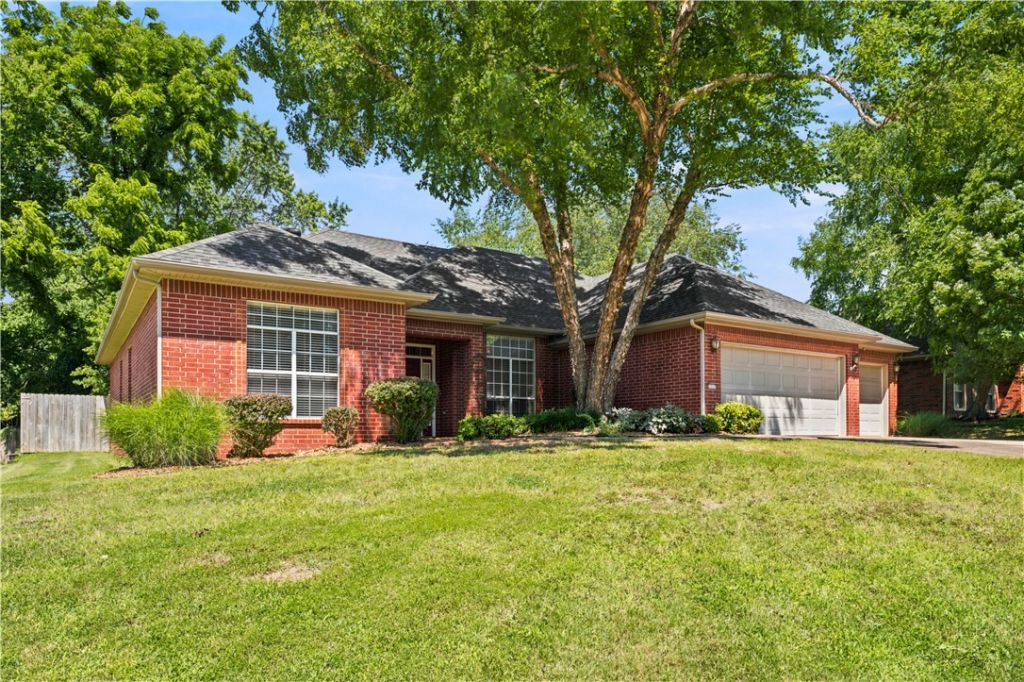 3317 N Picadilly Lane, Fayetteville, AR 72703 Main Photo