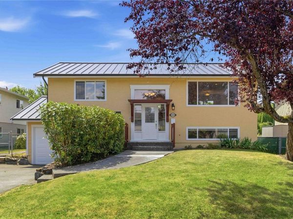 2039 Ardwell Ave , Sidney, BC V8L 2L6