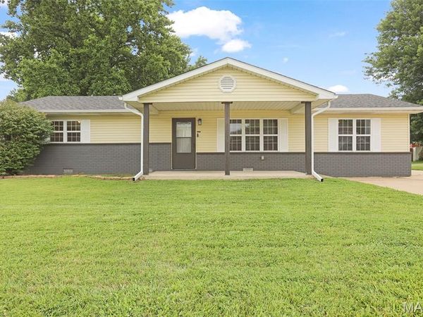 733 W Airwood Drive, East Alton, IL 62024