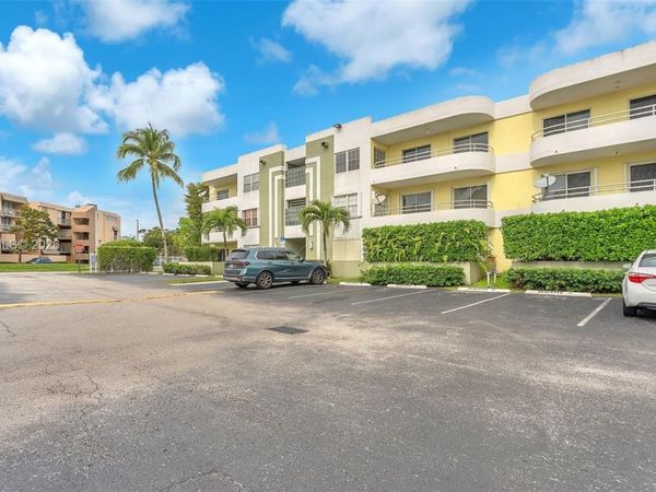 10755 SW 108th Ave, Unit 304, Miami, FL 33176