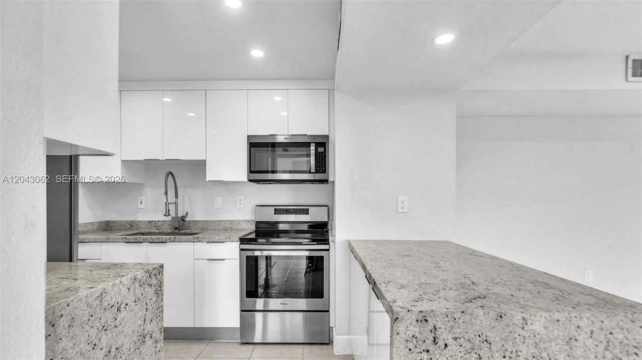 10755 SW 108th Ave, Unit 304, Miami, FL 33176 Photo