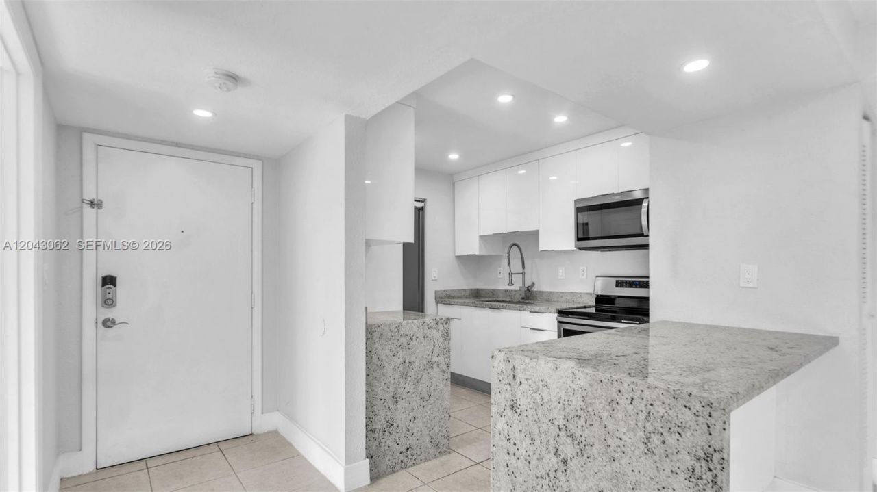 10755 SW 108th Ave, Unit 304, Miami, FL 33176 Photo