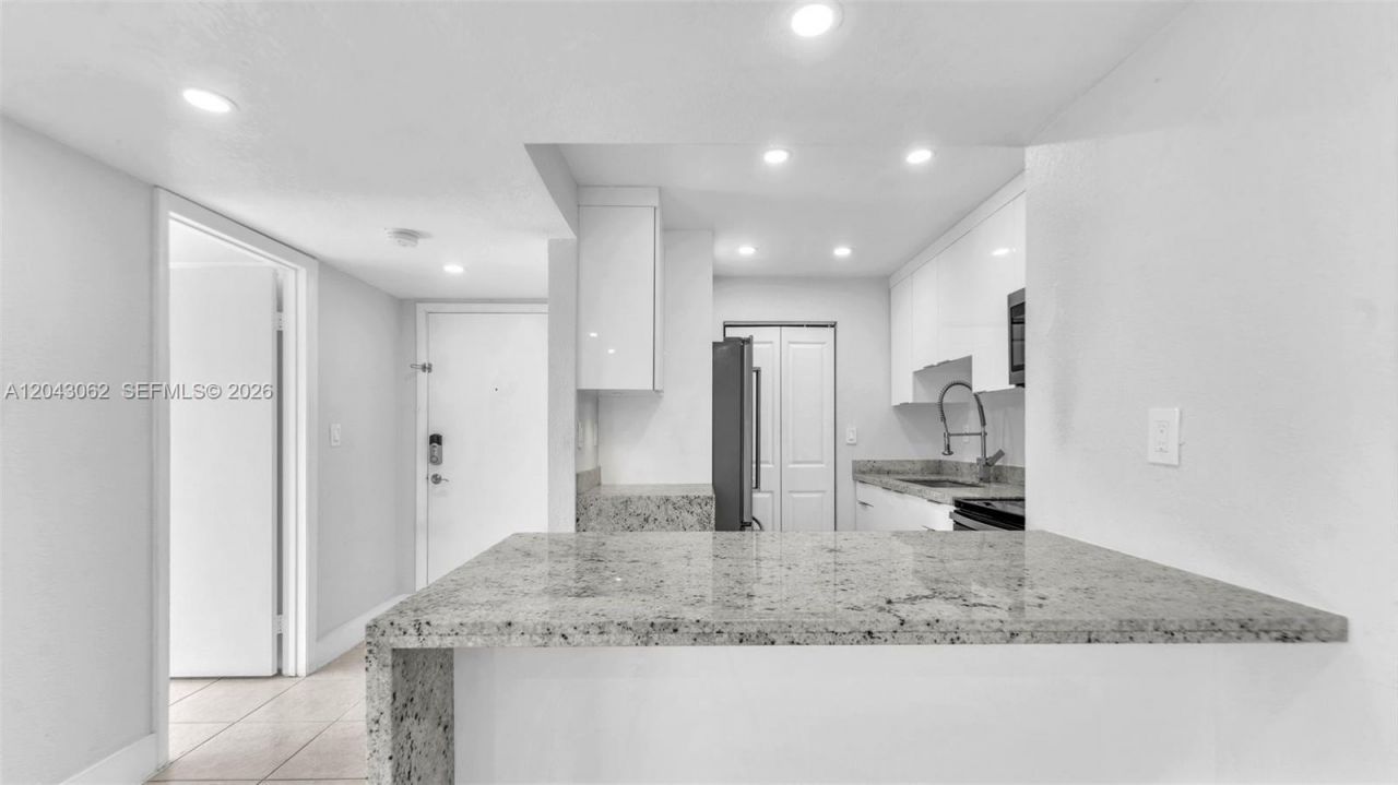 10755 SW 108th Ave, Unit 304, Miami, FL 33176 Photo