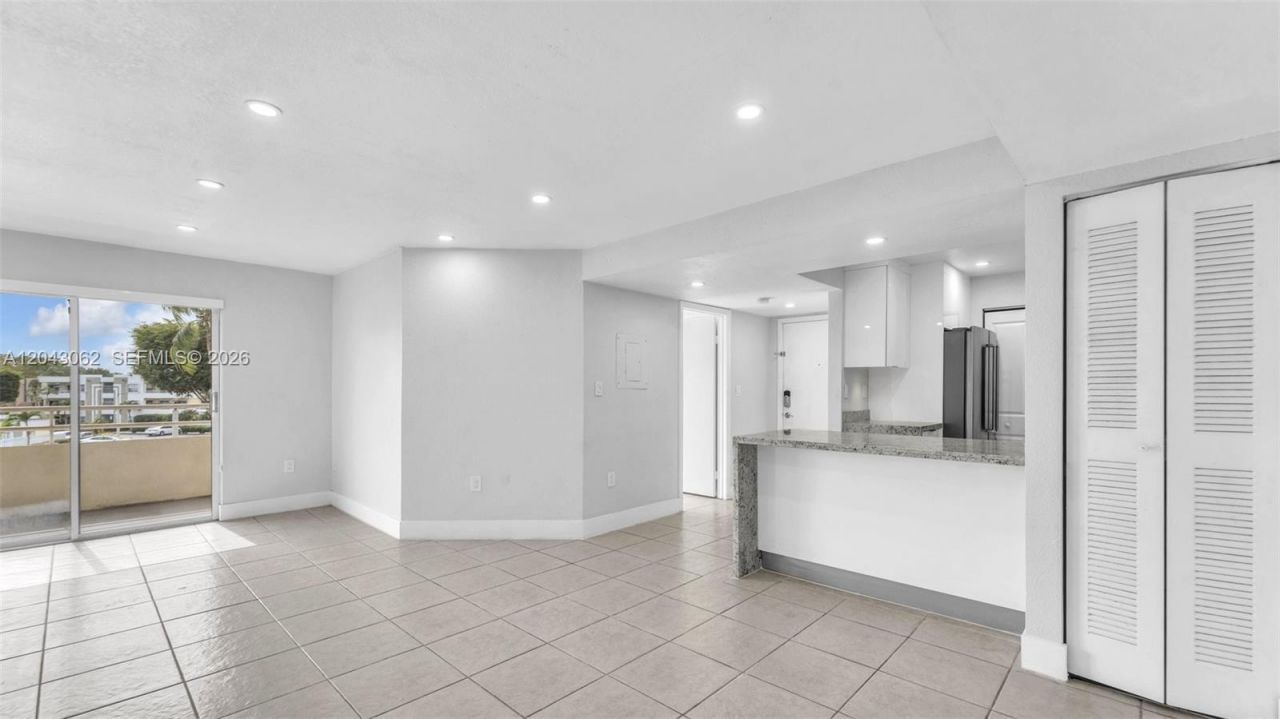 10755 SW 108th Ave, Unit 304, Miami, FL 33176 Photo