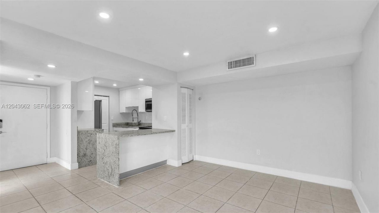 10755 SW 108th Ave, Unit 304, Miami, FL 33176 Photo