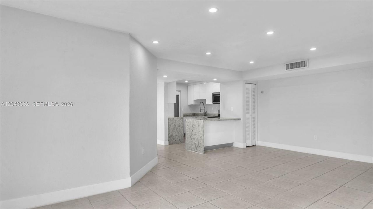 10755 SW 108th Ave, Unit 304, Miami, FL 33176 Photo