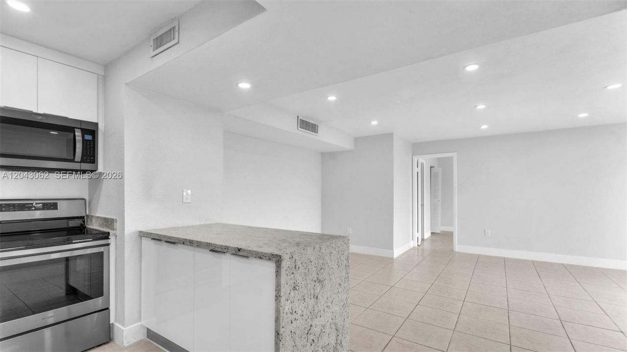 10755 SW 108th Ave, Unit 304, Miami, FL 33176 Photo