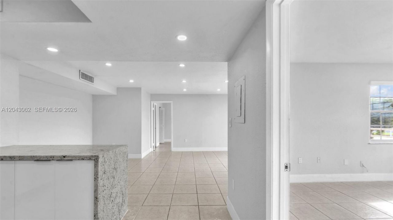 10755 SW 108th Ave, Unit 304, Miami, FL 33176 Photo