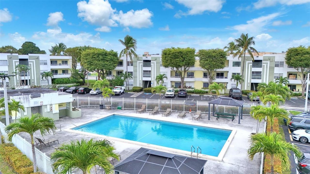 10755 SW 108th Ave, Unit 304, Miami, FL 33176 Photo