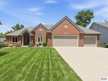 16630 Oak Street, Omaha, NE 68130