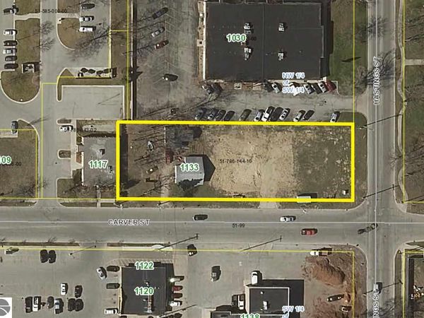 1133 Carver Street, Traverse City, MI 49686