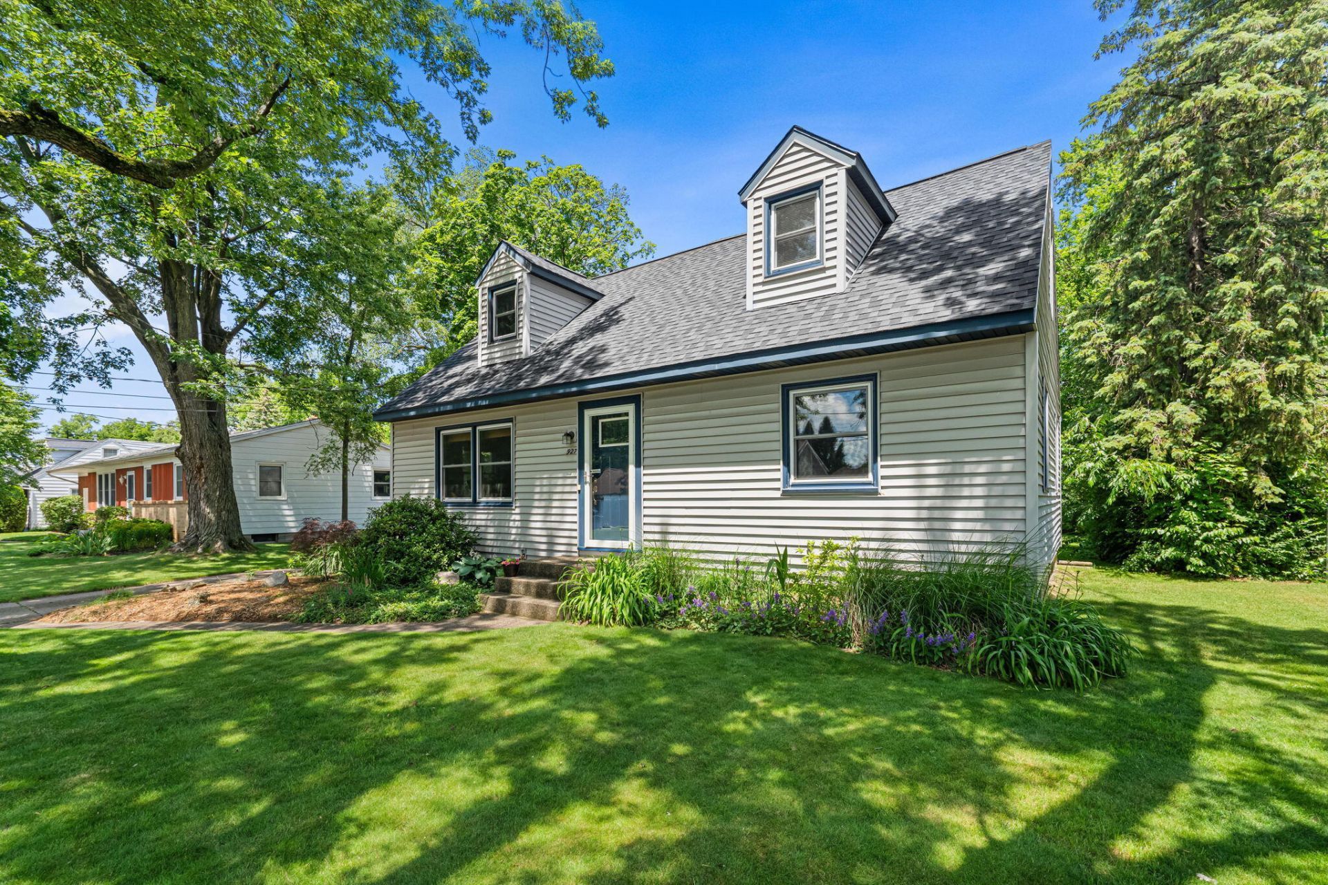 927 Diane Street Se, Kentwood, MI 49508 Main Photo