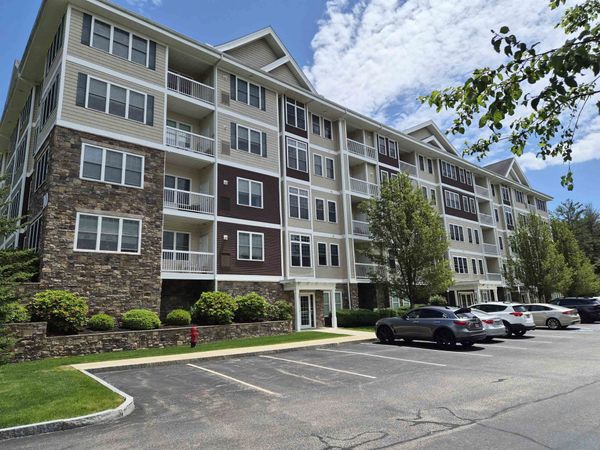 10 Braemoor Woods Road, Unit 104, Salem, NH 03079