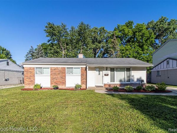 32339 Chalfonte Drive, Warren, MI 48092