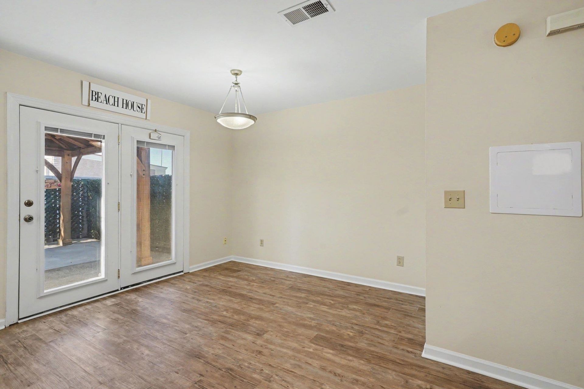 100 Ye Olde Kings Hwy. Photo 8