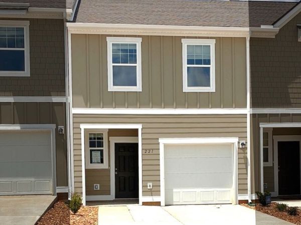 221 Darlington Drive , Dickson, TN 37055