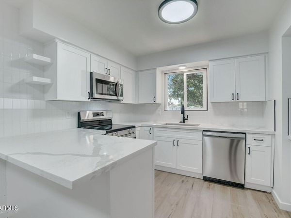 687 N JACKSON Street, Chandler, AZ 85225