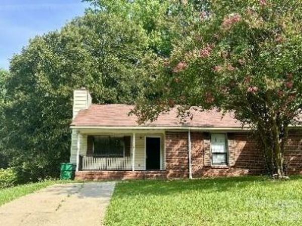 6530 Pineburr Road , Charlotte, NC 28211