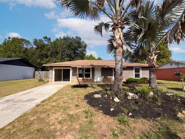 505 OAK DRIVE , TAVARES, FL 32778