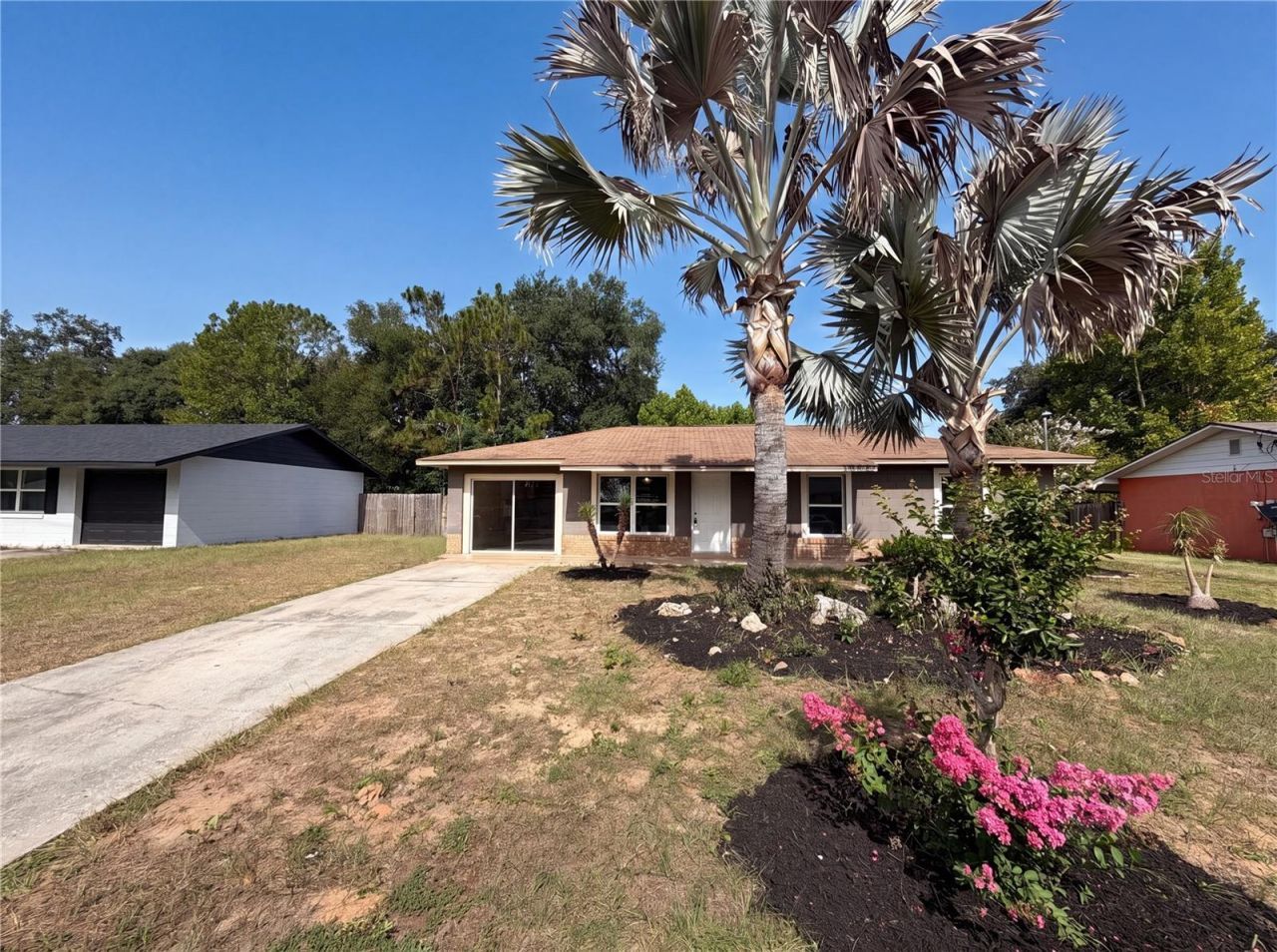 505 Oak Drive , Tavares, FL 32778 Photo