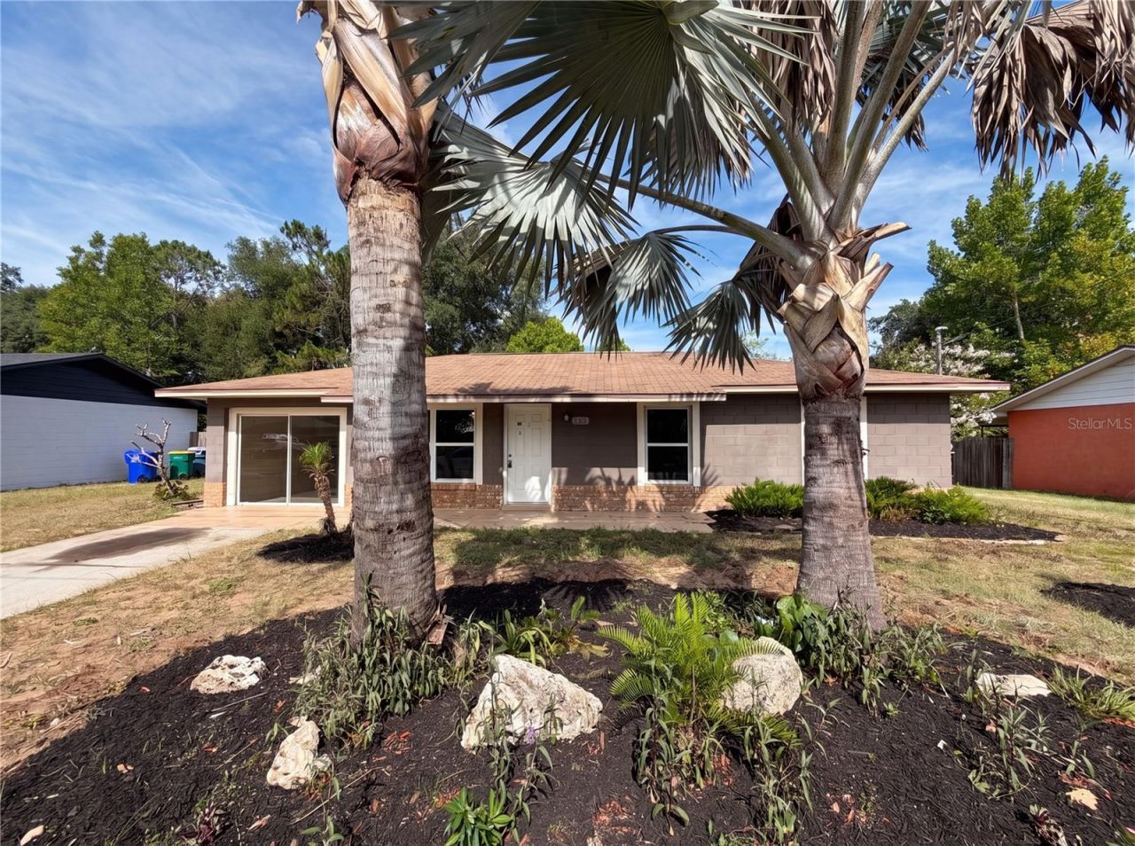 505 Oak Drive , Tavares, FL 32778 Photo