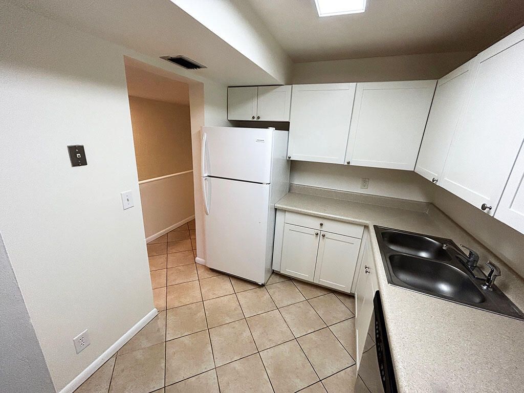 2828 Tennis Club Drive, Unit 207, West Palm Beach, FL 33417 Photo