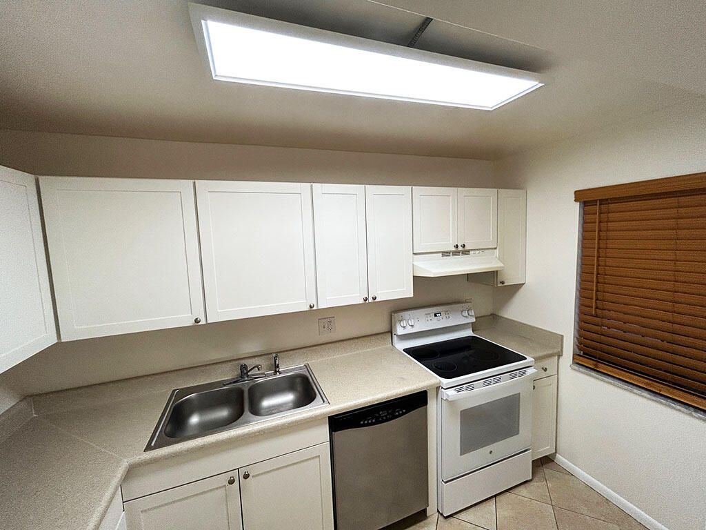 2828 Tennis Club Drive, Unit 207, West Palm Beach, FL 33417 Photo