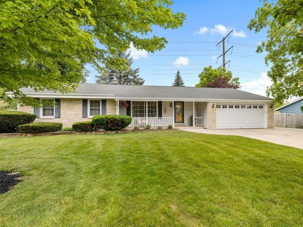 8049 N Edge O Woods DRIVE, Brown Deer, WI 53223