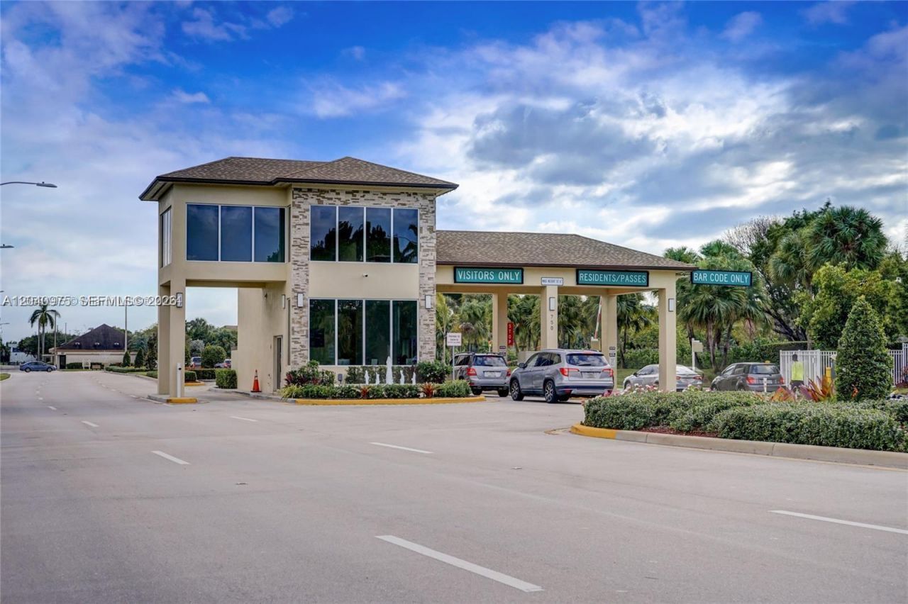 300 SW 130th Ter, Unit 206B, Pembroke Pines, FL 33027 Photo