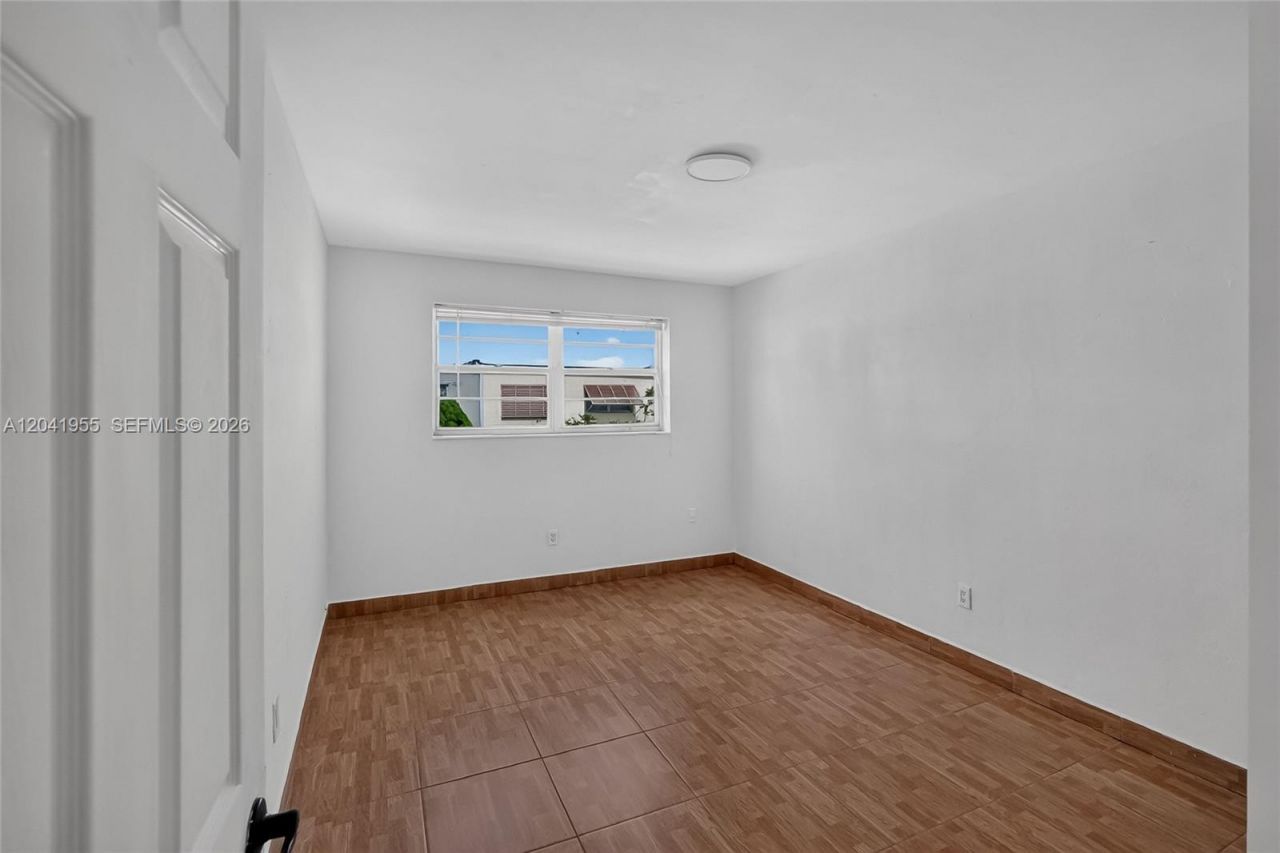 7055 W 3rd Ct, Hialeah, FL 33014 Photo