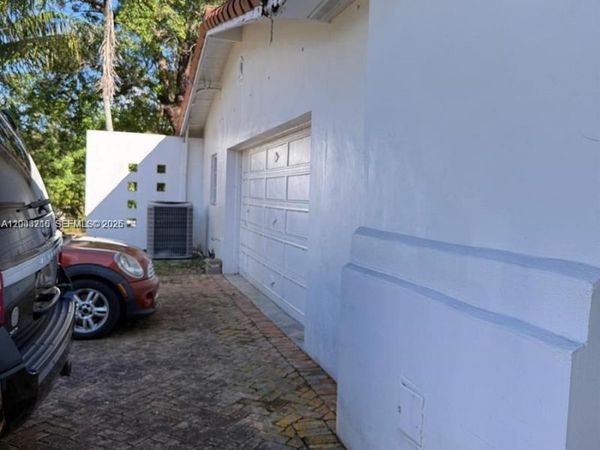 5600 SW 74th Ct , Miami, FL 33143