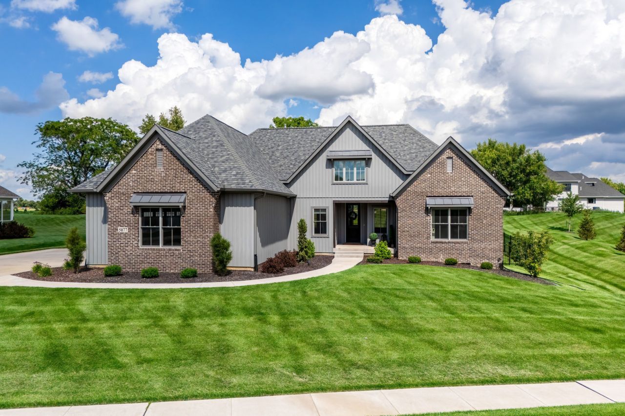 5077 Oak Ridge Court , Bettendorf, IA 52722 Main Photo