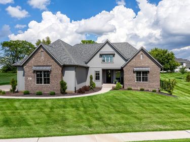 5077 Oak Ridge Court , Bettendorf, IA 52722