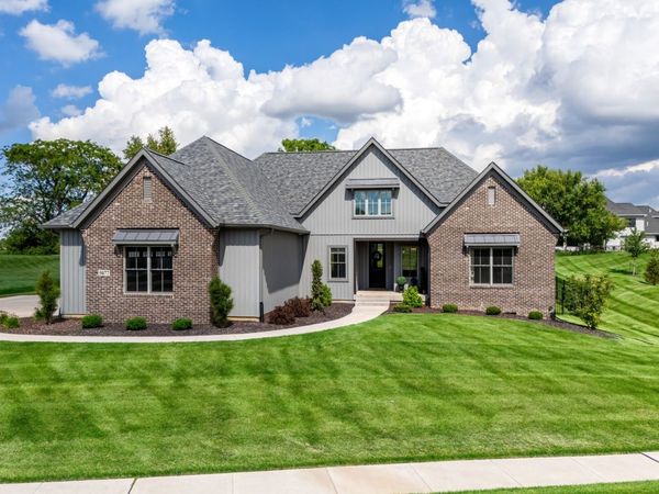 5077 Oak Ridge Court , Bettendorf, IA 52722