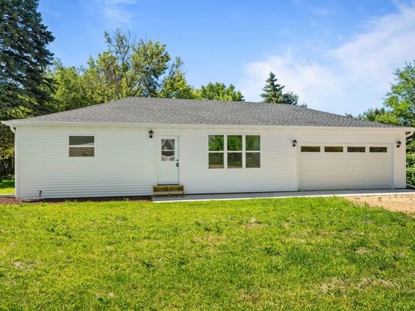 3569 W Egan Road , Leaf River, IL 61047